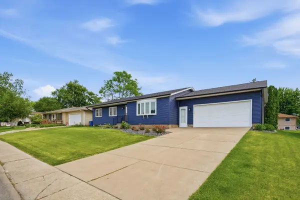 349 W CEDAR LN, Walcott, IA 52773