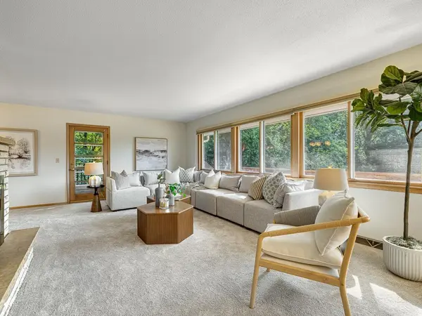 1801 Valley Curve RD, Mendota Heights, MN 55118