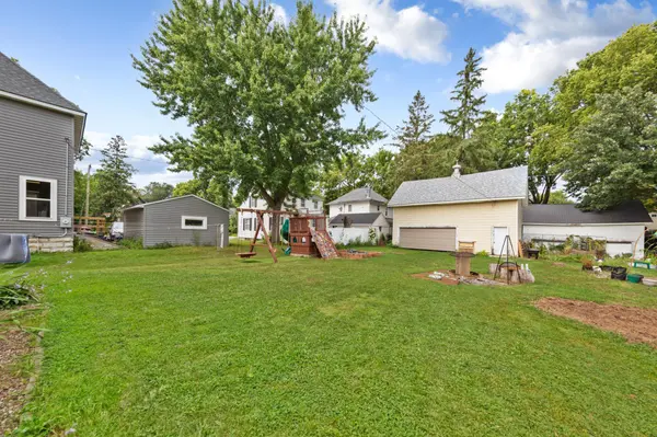 422 1st ST NW, Faribault, MN 55021