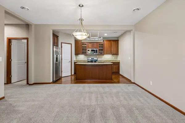 2107 Cedar Grove TRL #104, Eagan, MN 55122