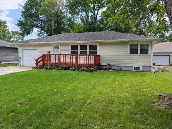 851 4th AVE SE, Wells, MN 56097