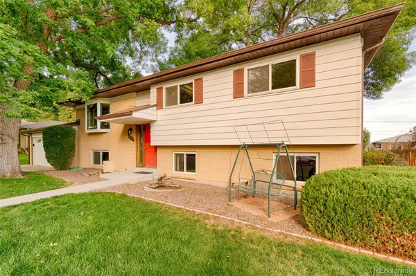 5864 Parfet ST, Arvada, CO 80004