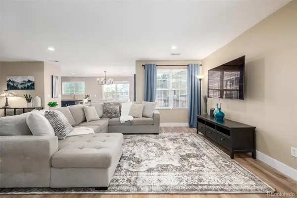 8136 S Memphis WAY, Englewood, CO 80112