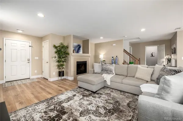 8136 S Memphis WAY, Englewood, CO 80112
