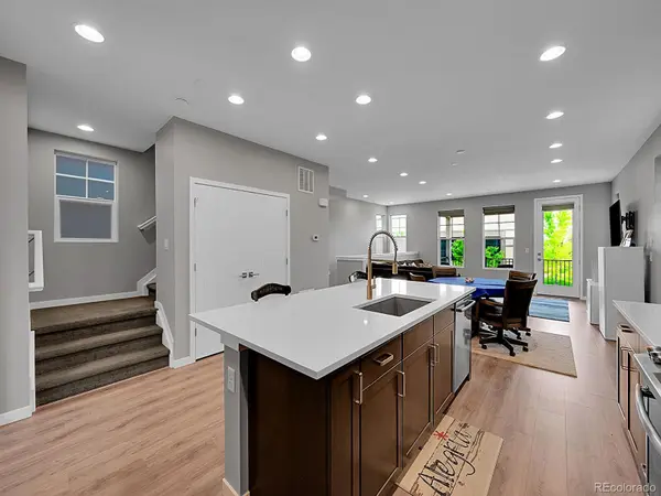 965 Ramblestone LN, Highlands Ranch, CO 80129