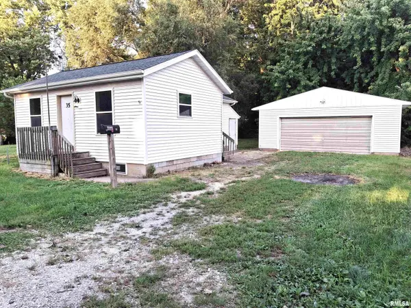 35 N CEDAR ST, Farmington, IL 61531