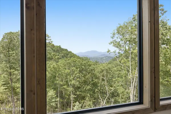 2046 Spurling Rd, Sevierville, TN 37862