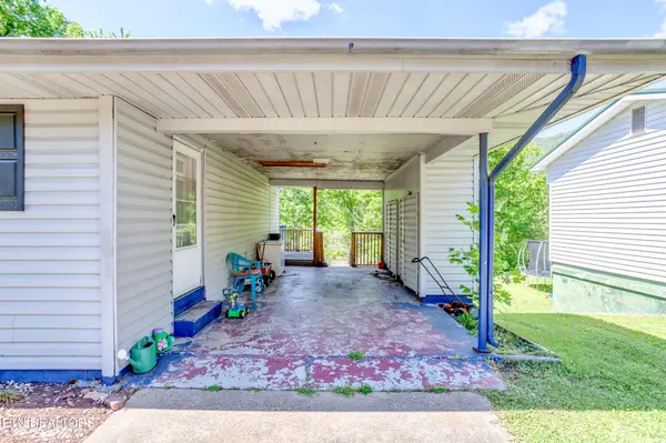 135 Upper Airbase Lane, Briceville, TN 37710