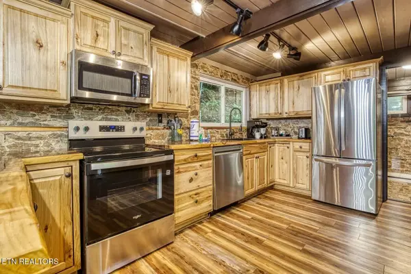1134 Ski Mountain Rd, Gatlinburg, TN 37738