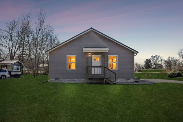 516 Davis St, Cowan, TN 37318
