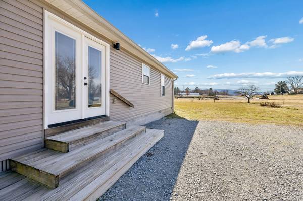 516 Davis St, Cowan, TN 37318