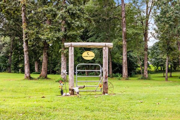 6432 Divider and Natchez Trace Rd, Camden, TN 38320