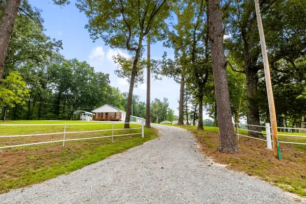 6432 Divider and Natchez Trace Rd, Camden, TN 38320