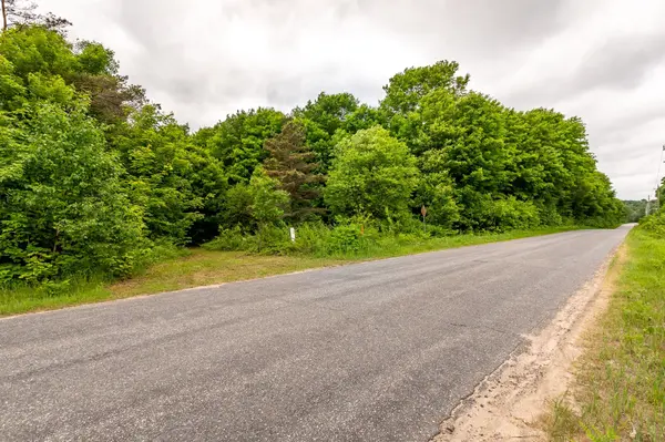 126 Domtar RD, Huntsville, ON P0B 1M0