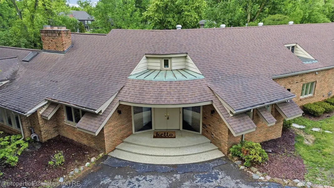 25310 Canterbury RD, Franklin Village, MI 48025