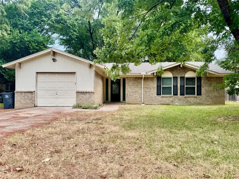 2207 Clover Park Drive, Arlington, TX 76013