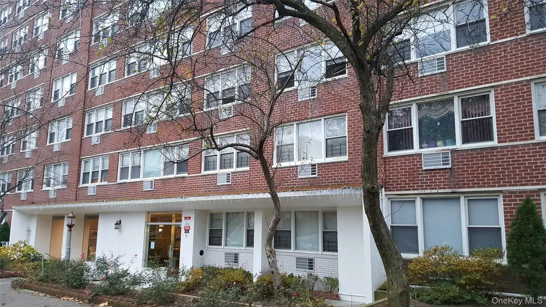 172-70 Highland Avenue #3M, Jamaica Estates, NY 11432