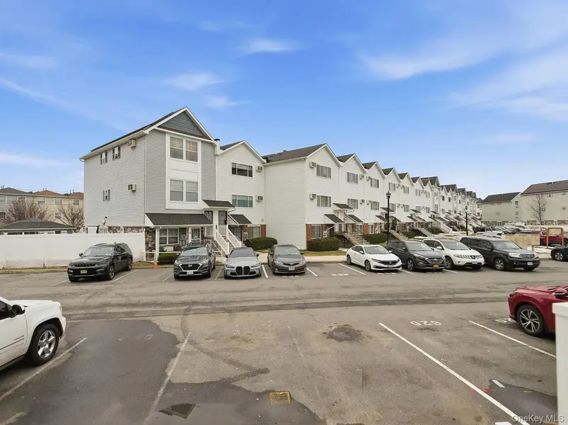 111 Horizon CT, Bronx, NY 10473
