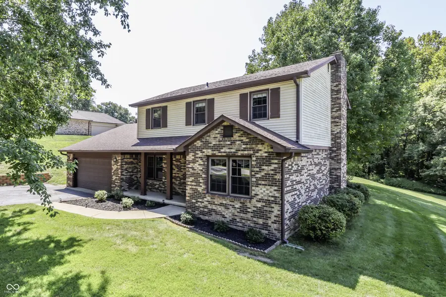 230 Grassyfork LN, Martinsville, IN 46151