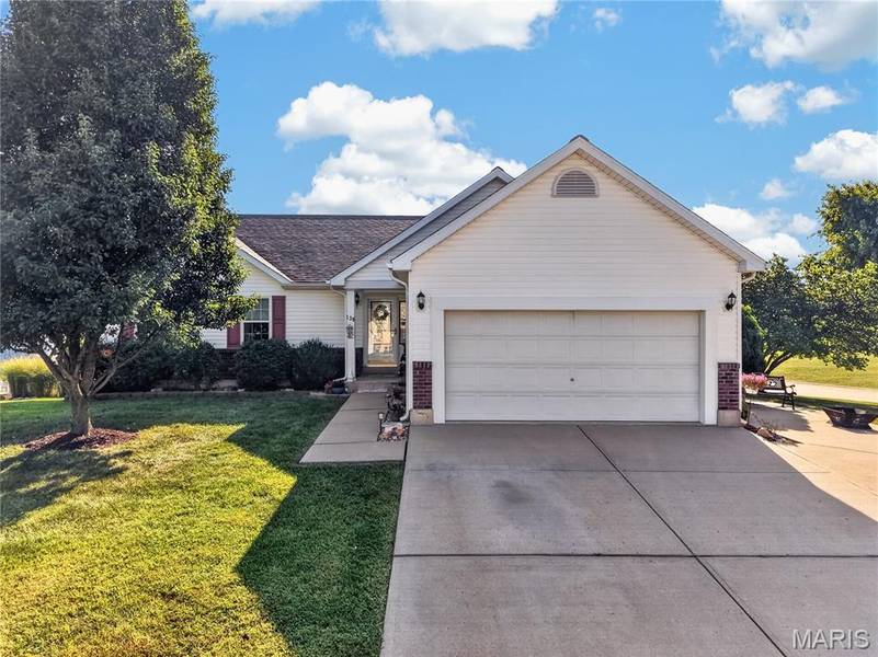 130 Granite Pointe LN, Winfield, MO 63389