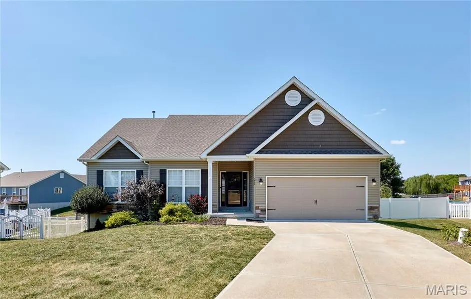 571 Newcastle DR, Troy, MO 63379