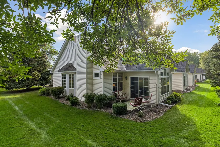 7290 Bordner DR, Inver Grove Heights, MN 55076