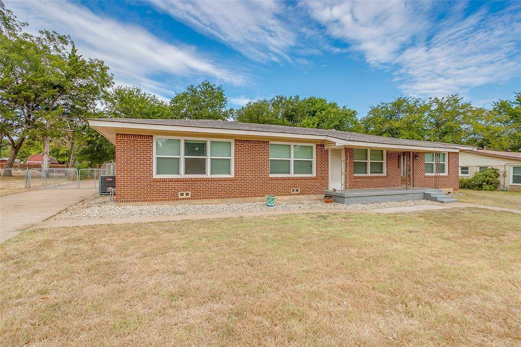 1208 Warden Street, Benbrook, TX 76126