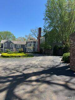 10 Edgewood RD, Ladue, MO 63124
