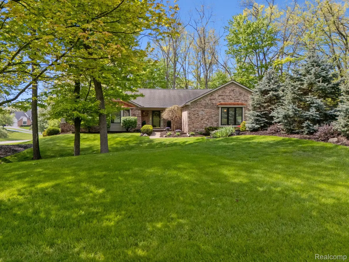 2484 PINE HOLLOW TRL, Originalcity, MI 48114