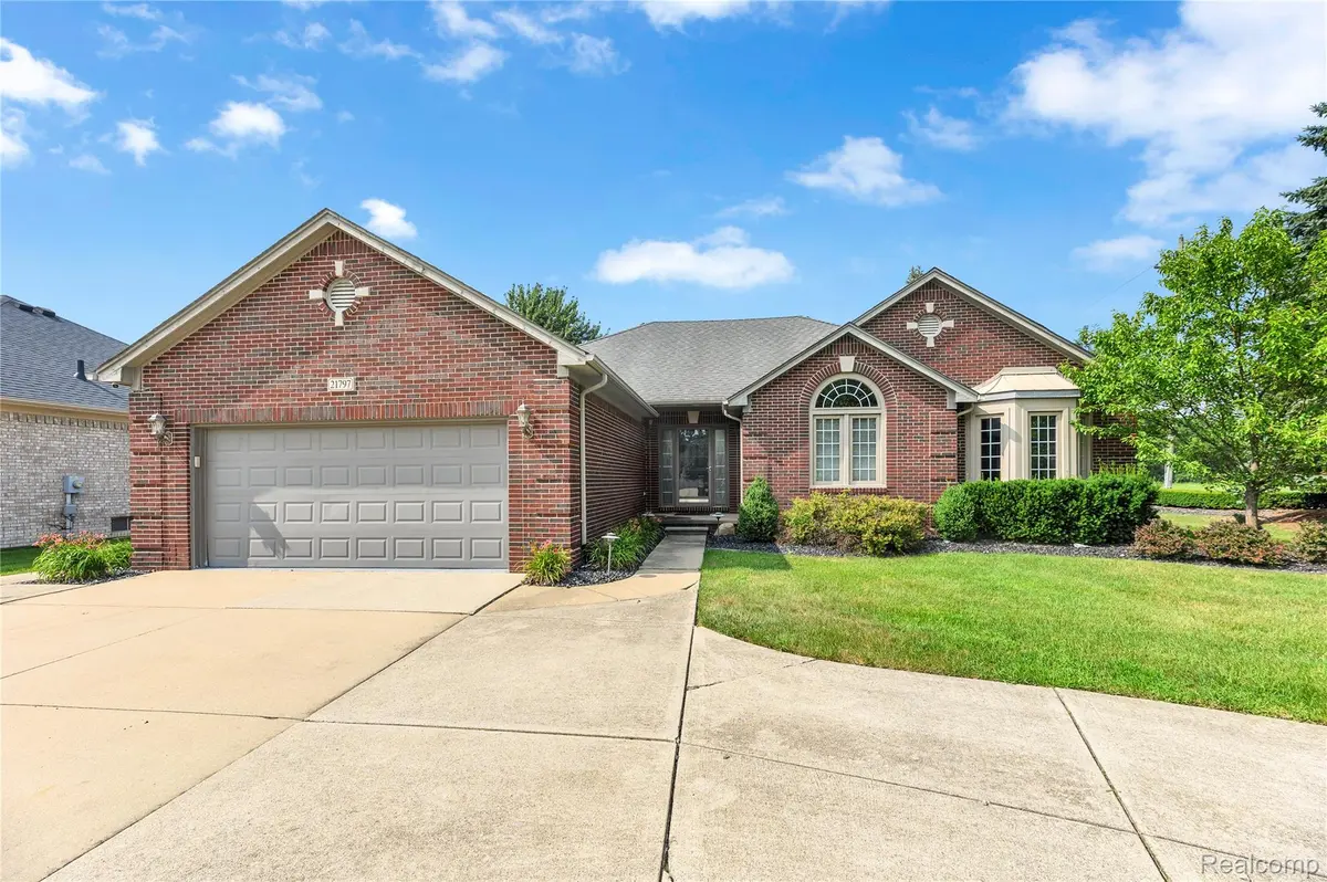 21797 Sabrina DR, Macomb Township, MI 48044