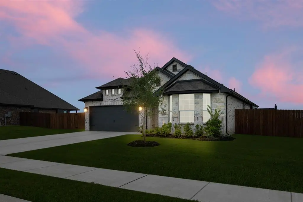 108 Golden Jackal Court, Godley, TX 76044