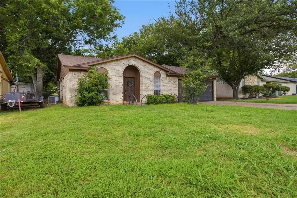 701 N Douglas Avenue, Cleburne, TX 76033
