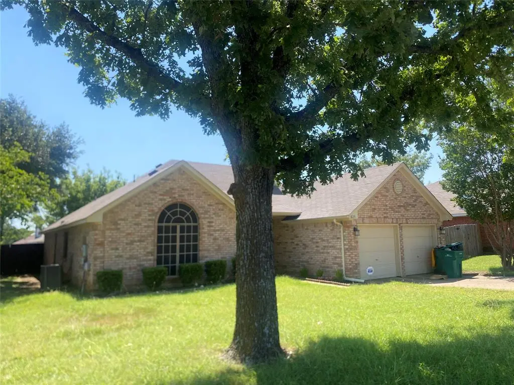 825 Springfield Drive, Cedar Hill, TX 75104