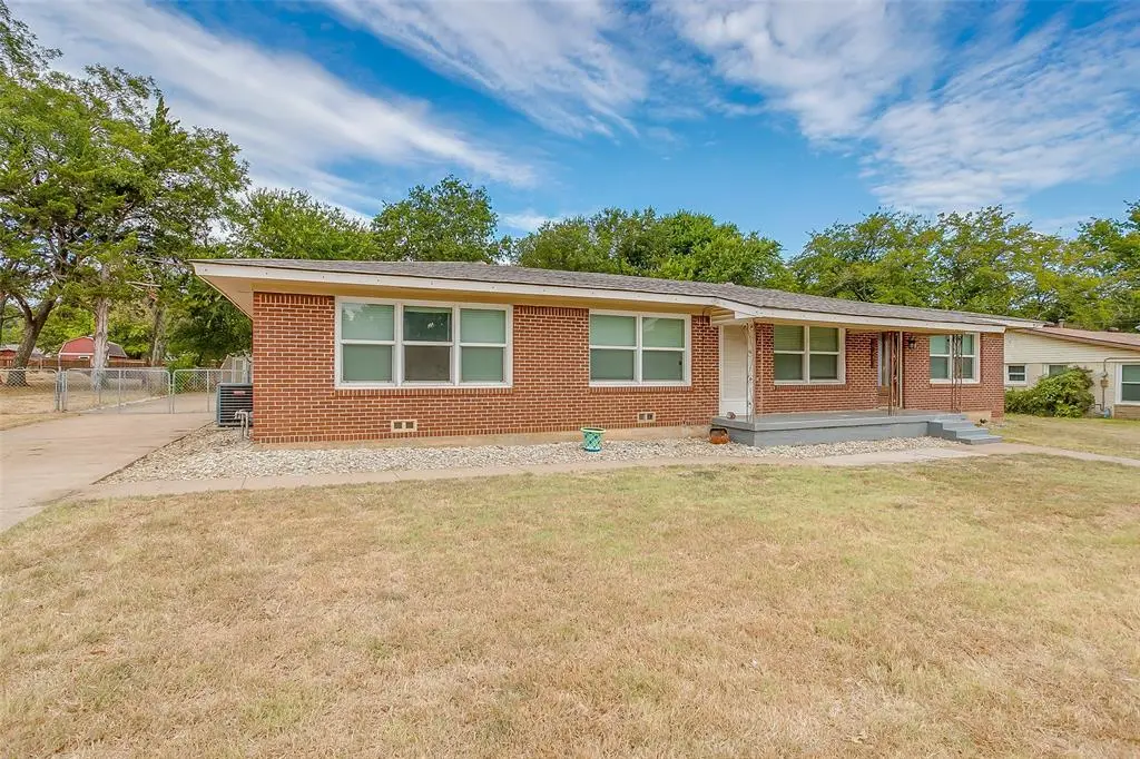 1208 Warden Street, Benbrook, TX 76126