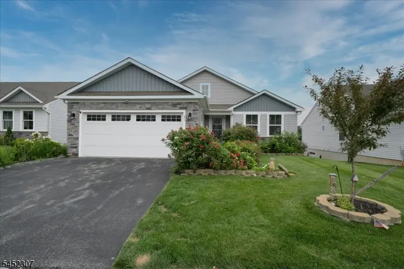 31 Lam Dr, Hardyston Twp., NJ 07419