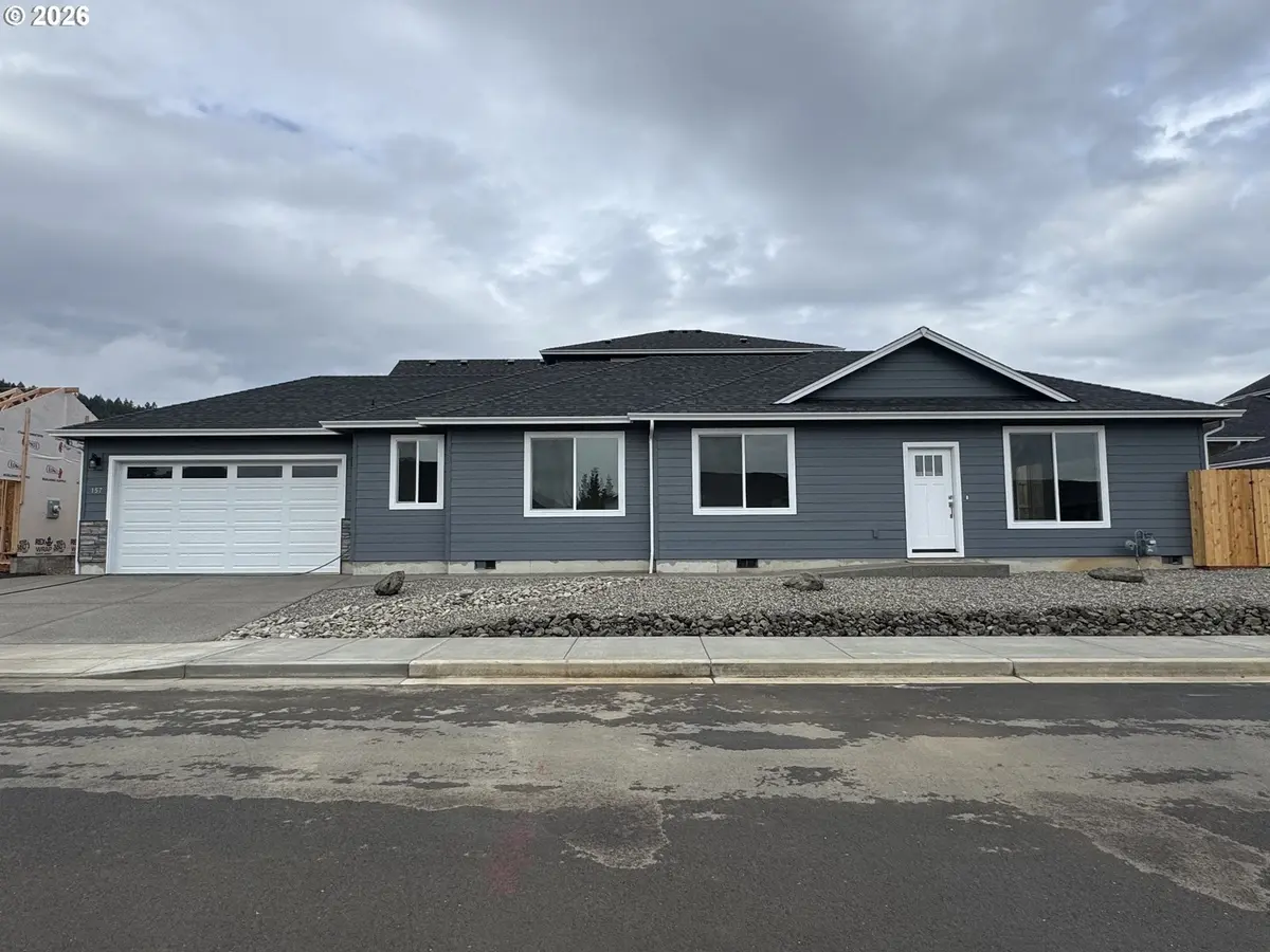 157 ELKTON ST, Sutherlin, OR 97479