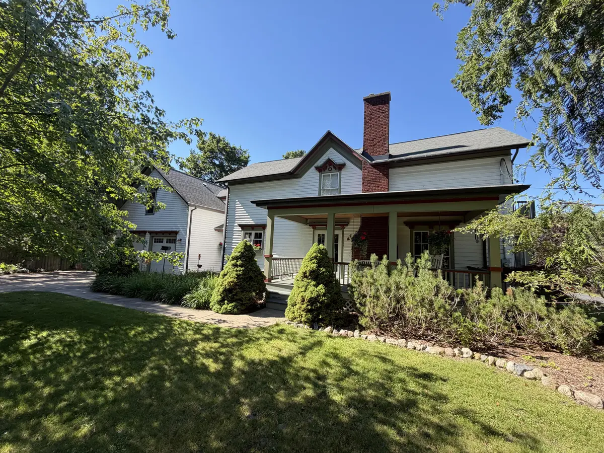 34 S Spring ST, Douglas Vllg, MI 49406