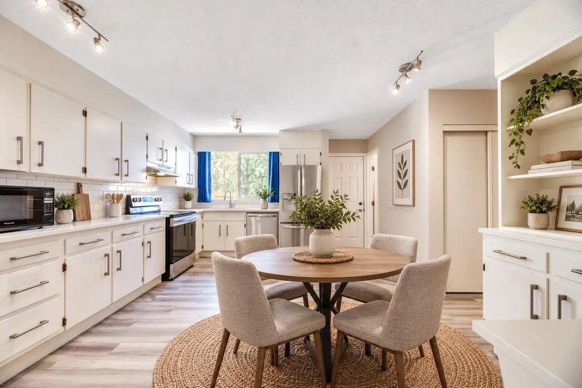 630 Sabrina RD SW #62, Calgary, AB T2W 2N7