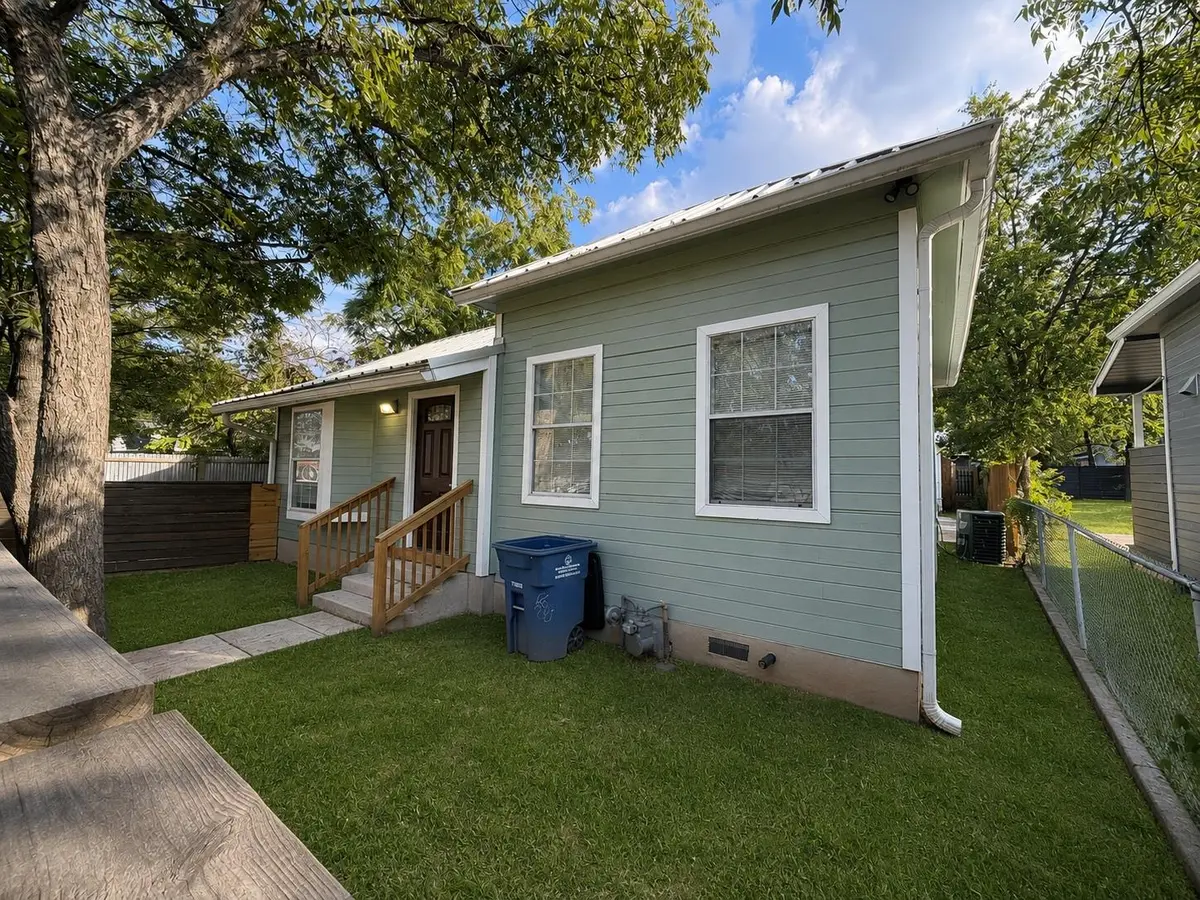 907 E 3rd ST, Austin, TX 78702