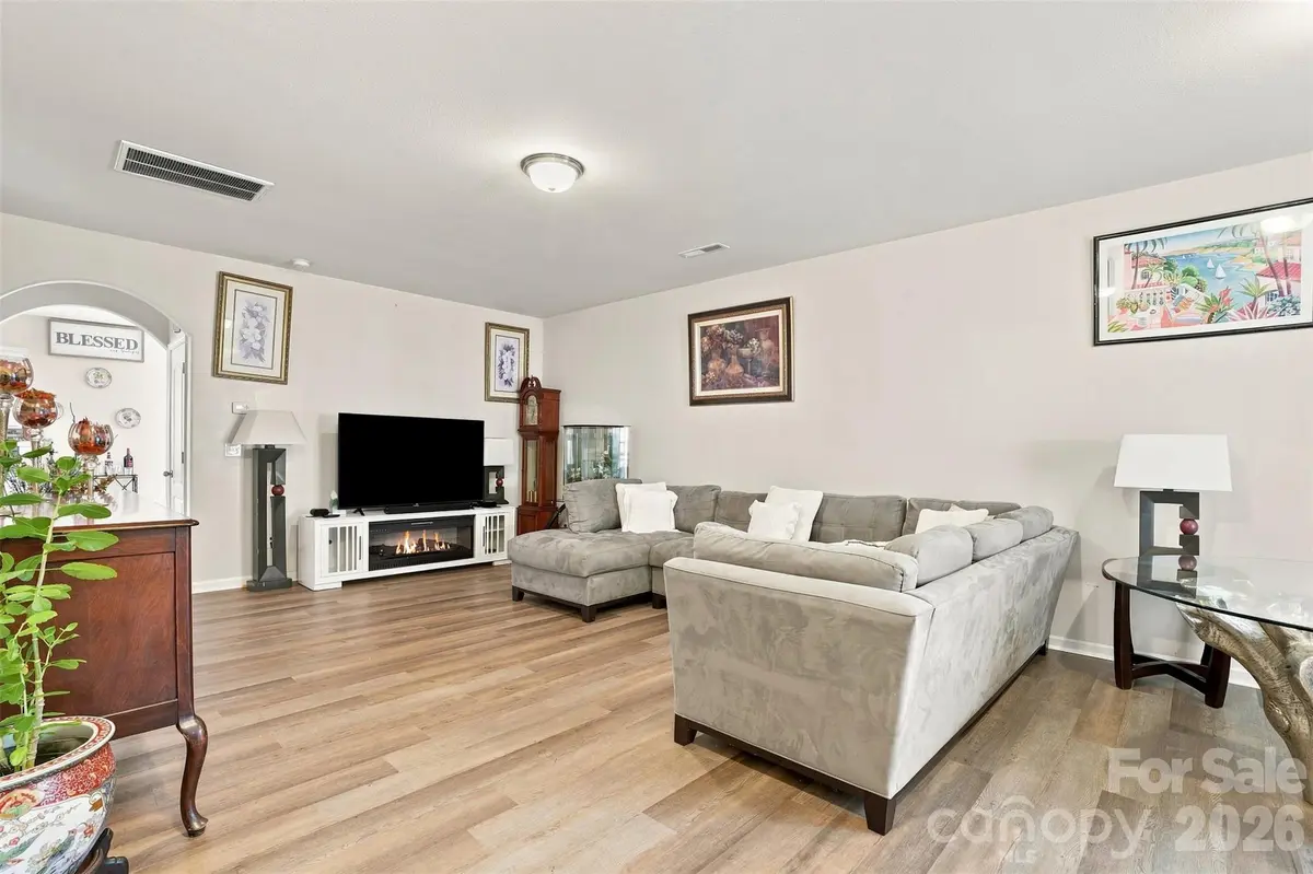 4008 Tulocay LN, Charlotte, NC 28215