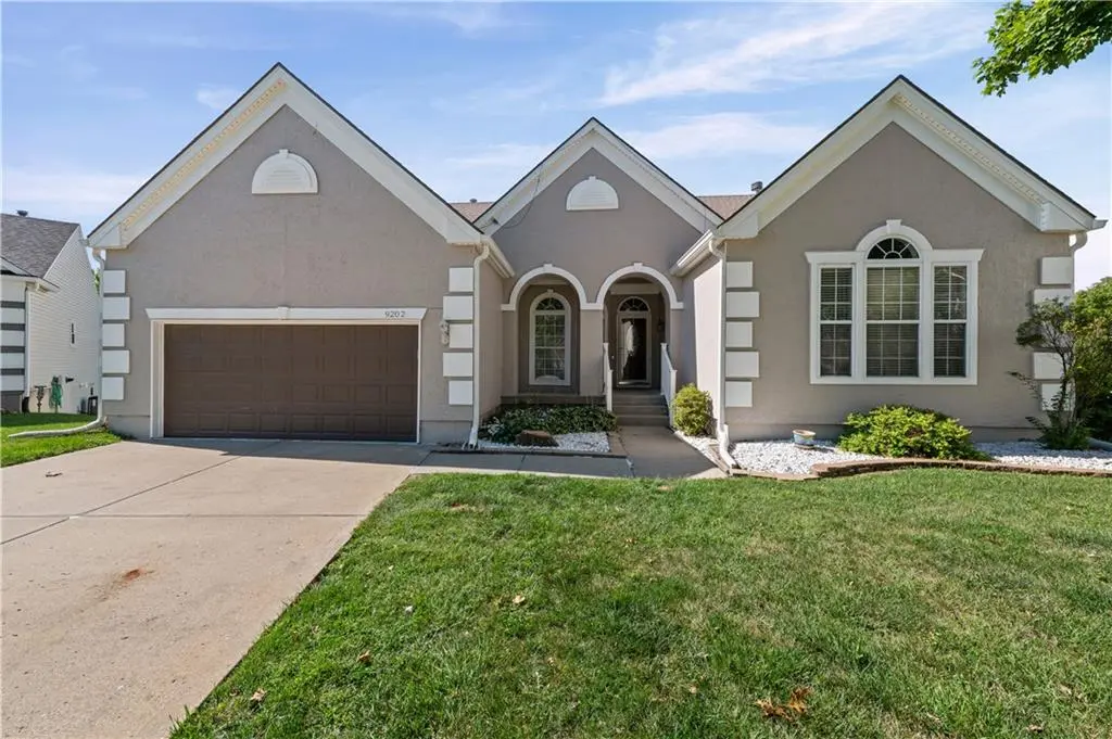 9202 N Charlotte CT, Kansas City, MO 64155