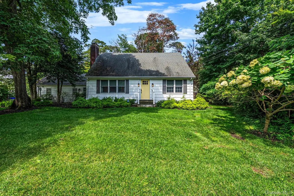 3 Hollow RD, Stony Brook, NY 11790