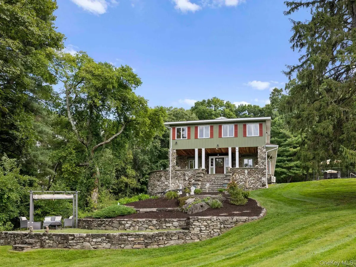 90 New Paltz RD, Highland, NY 12528