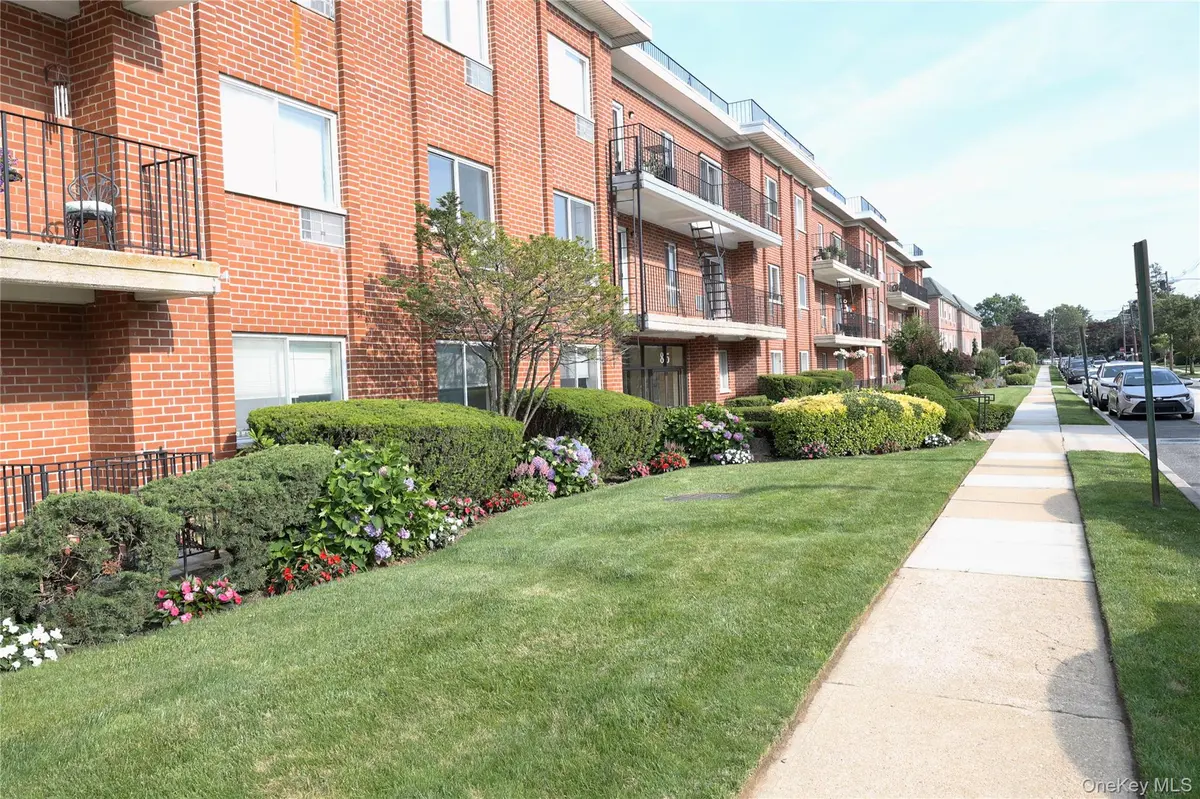85 S CENTRE AVE #B17, Rockville Centre, NY 11570
