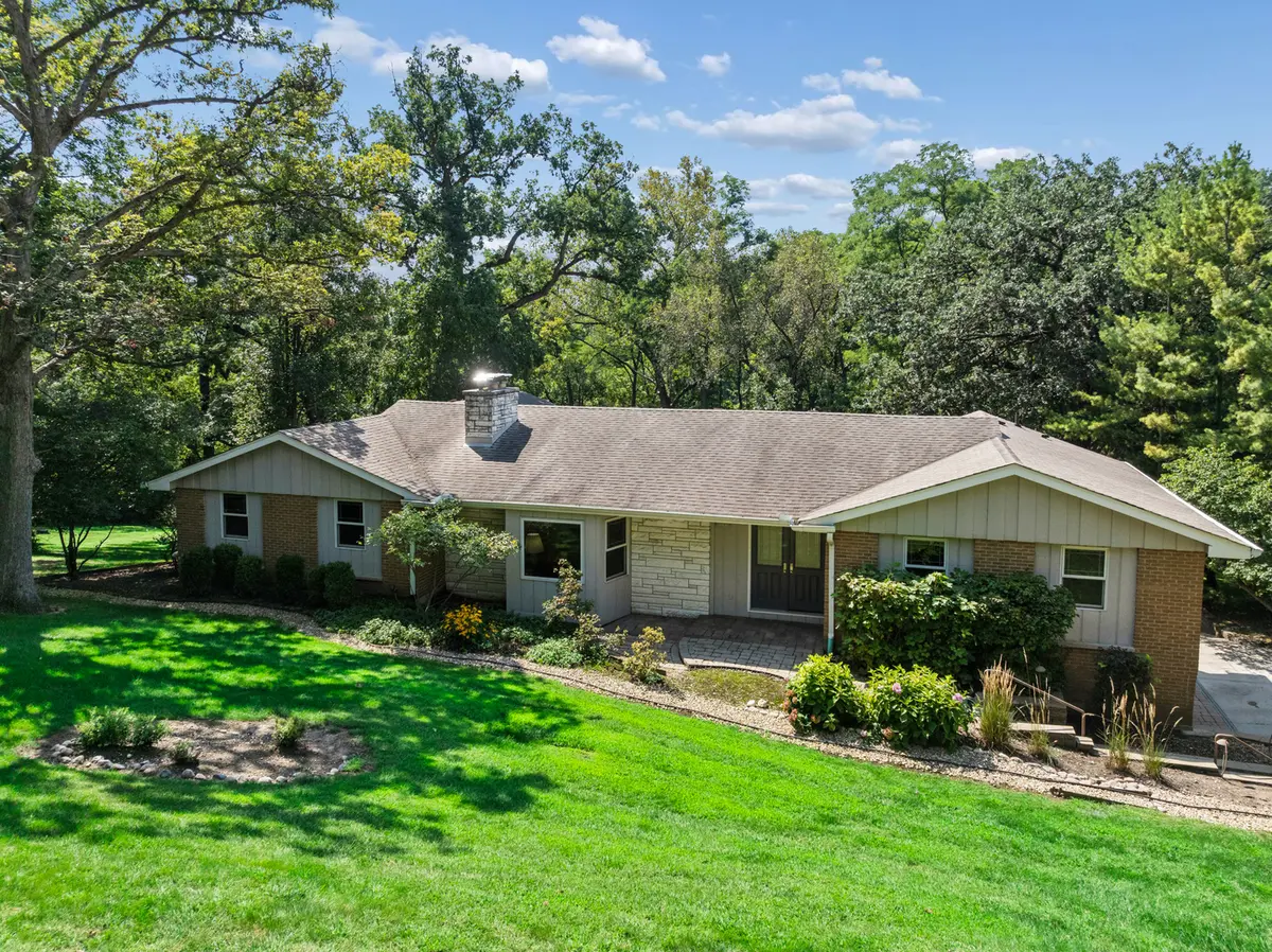 1113 Crane DR, Sleepy Hollow, IL 60118