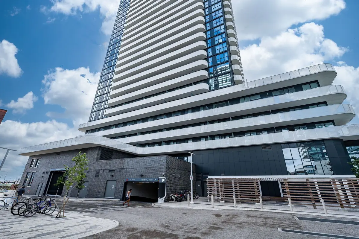 195 Commerce ST #1003, Vaughan, ON L4K 0P9