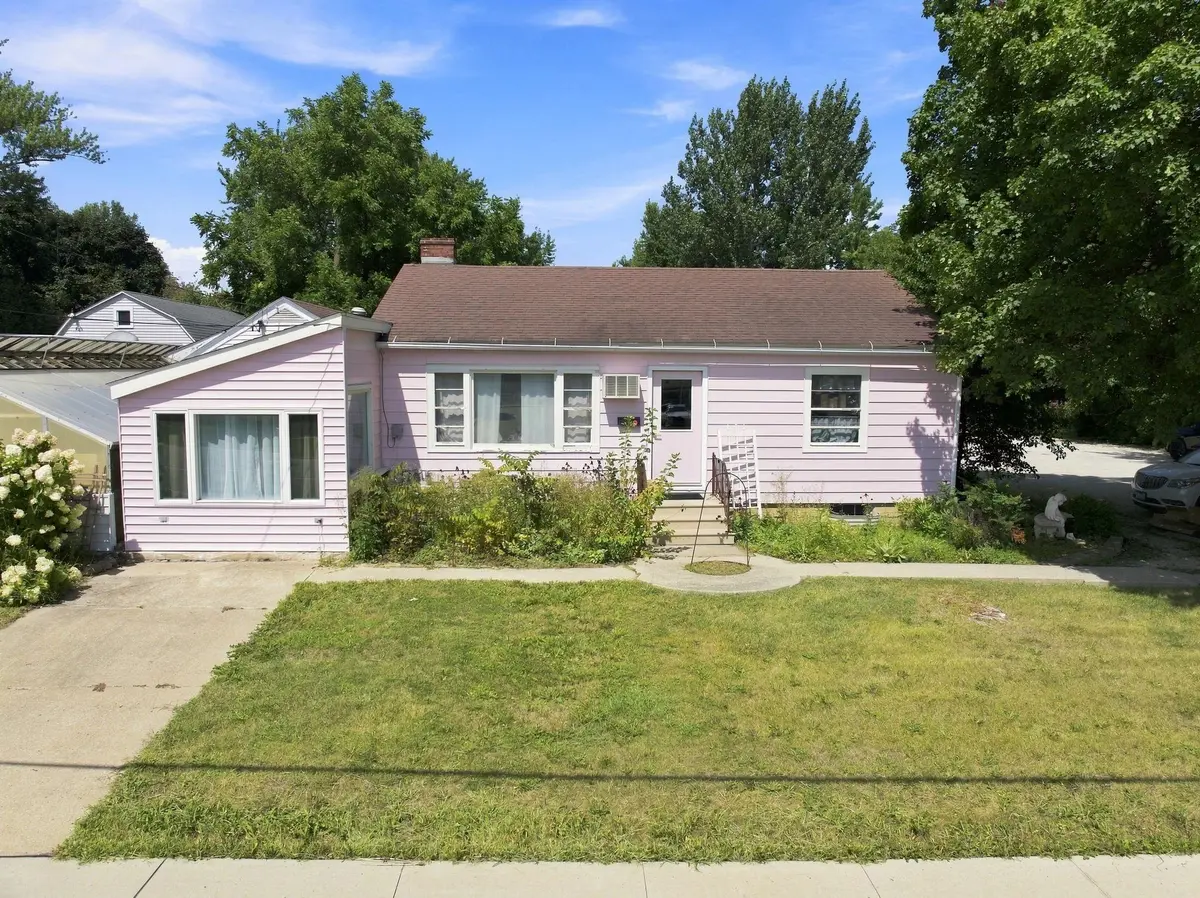 918 W 1st ST, Sumner, IA 50674