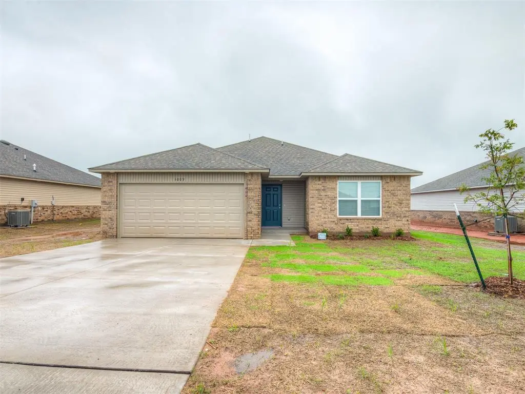 1009 S Colt LN, Mustang, OK 73064