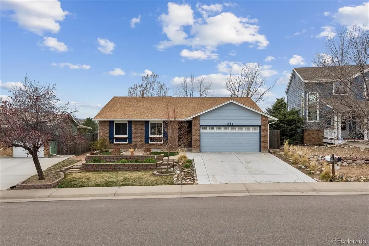1909 Sandhurst DR, Castle Rock, CO 80104