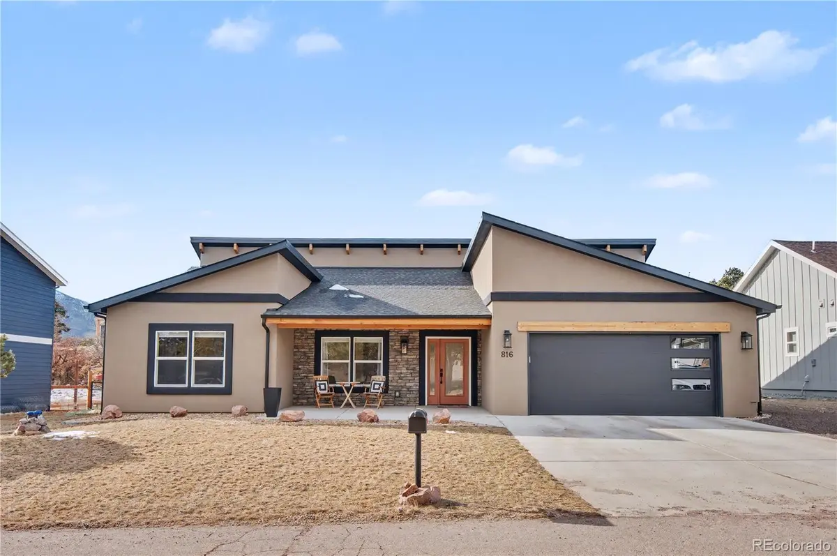 816 Meadow LN, Palmer Lake, CO 80133